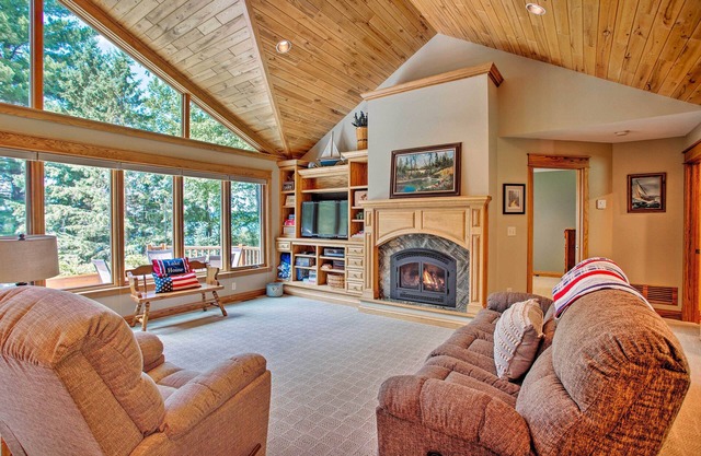Private Retreat w/Dock on Middle Eau Claire Lake!