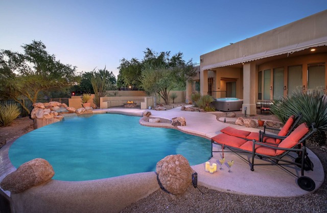 Private Retreat w HEATED POOL/Hot Tub, Incredible Sunsets & Mtn views
