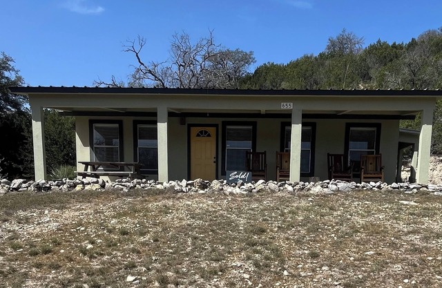 Private river access! Quiet, nPeaceful.sleeps 6. amazing views.