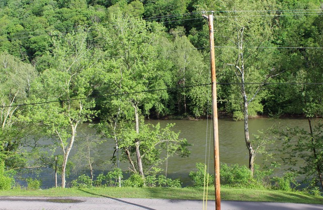 Private riverfront cabin in New River Gorge National Park