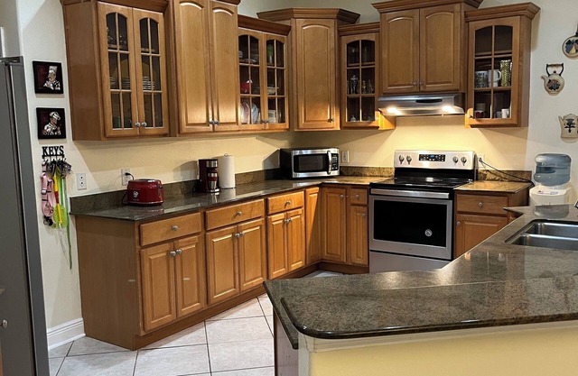 Private Room “B” with Shared Full Bathroom in Central Tampa