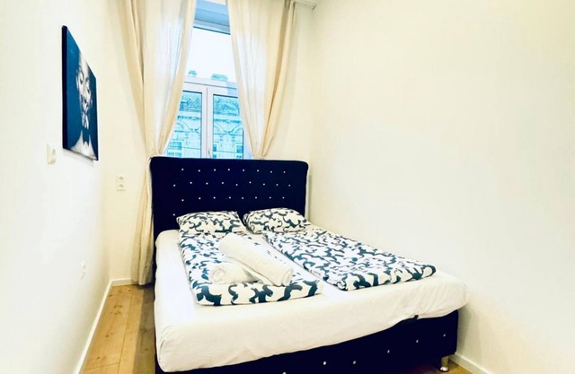 Private Room; Just 11 Min Walk to Atzgersdorf Park