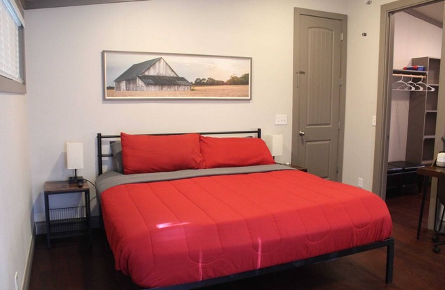 Private Room, "The Coop" - Pet Friendly Property
