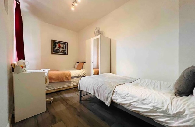 Private Rooms for 7 People with Bathroom