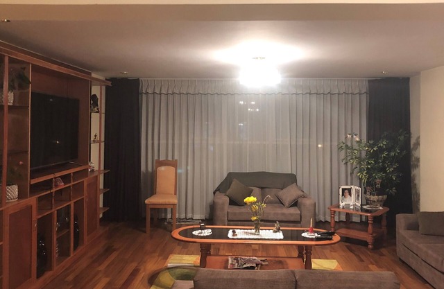 Private rooms in quiet apartment