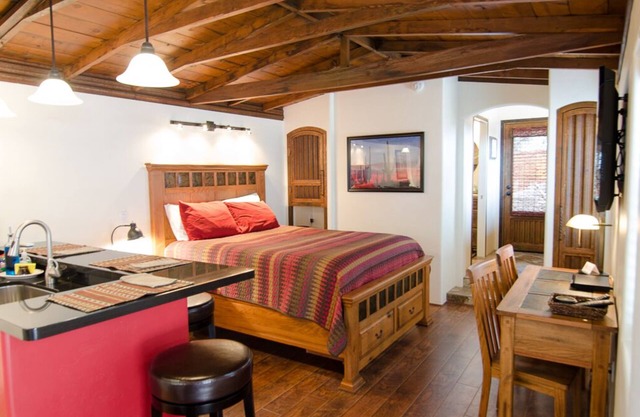Private Rustic Casita 1.5 miles north of U of A and UMC