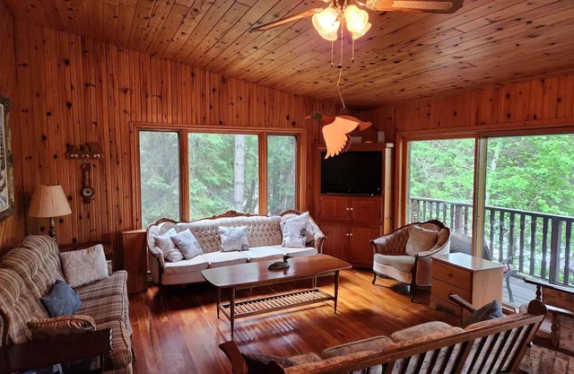 Private Rustic Lodge w/Lakefront Views