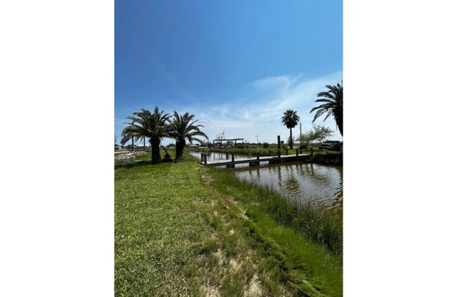 Private RV Pad w/fishing access close to beach!