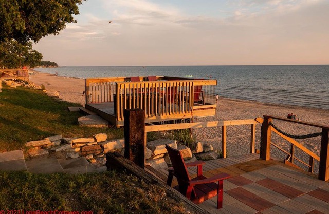 Private sand beach. Lakefront. Spacious LongBeachCottages.com – Cottage #1