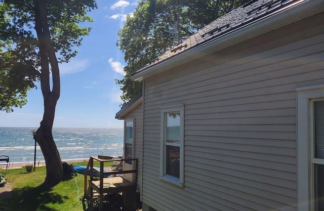 Private sand beach. Lakefront. Spacious LongBeachCottages.com – Cottage #3