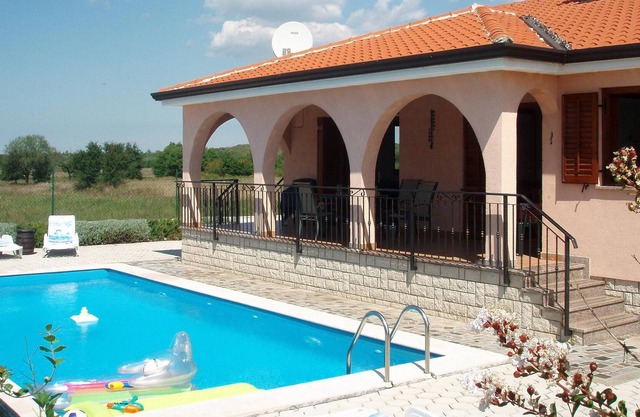 Private South-Facing Pool. Village Location. Near Beaches. AirCon/WiFi.