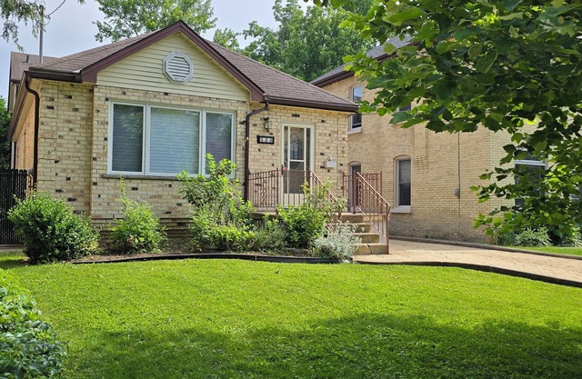Private Spacious Home - Central Location