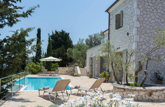 Private stone built villa, infinity pool, BBQ, nearby Agios Nikitas