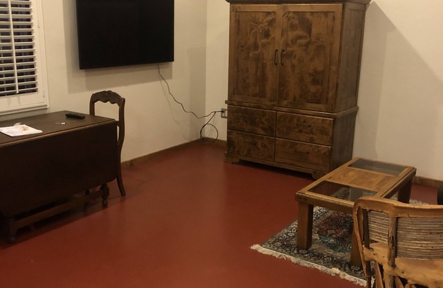 Private studio/loft in Sam Hughes Neighborhood