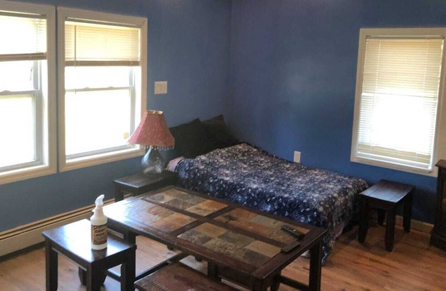 Private Studio Own Entrance Yard ,King Size Bed & Twin Bed