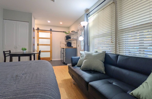Private Studio with Queen Bed, Desk, & Clawfoot tub