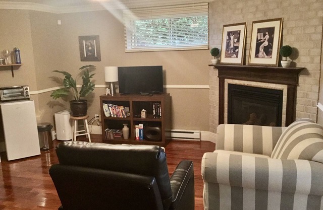 Private suite with 1 or 2 bedrooms with bathroom #306409