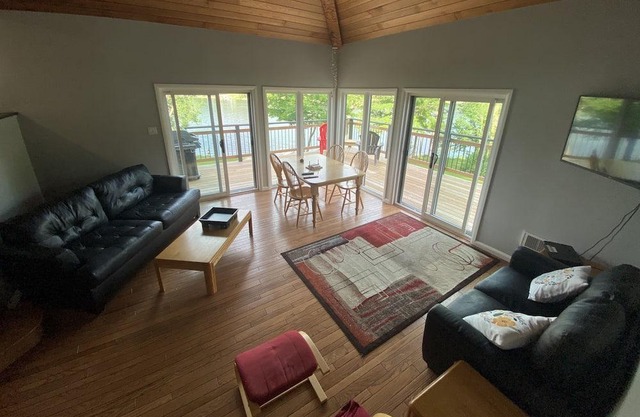 Private Upper Lakehouse/Cottage on Conestogo Lake