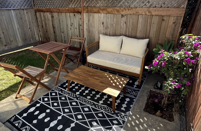 Private Bungalow & Patio In Windsor Hills by SoFi Stadium, Culver City,Inglewood