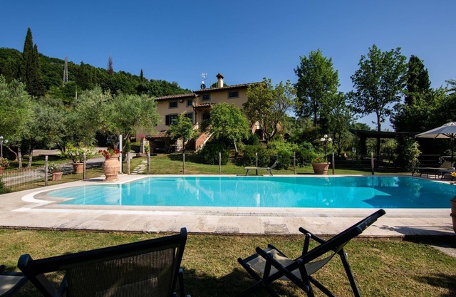 Private Villa with A/C, private pool, WIFI, TV, terrace, pets allowed, parking, close to Arezzo