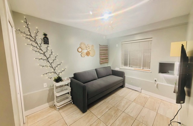 Private Vancouver Laneway Suite – Quiet, Clean, Convenient，Near Parks & Transit.