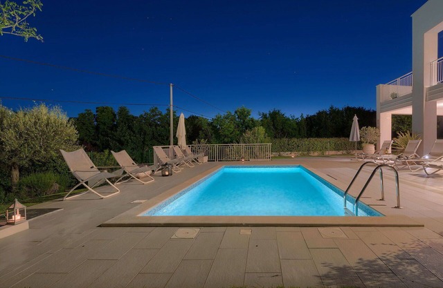 Private Villa with A/C, WIFI, private pool, TV, terrace, pets allowed, panoramic view, parking