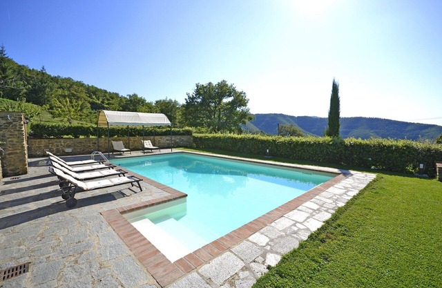 Private Villa with A/C, private pool, WIFI, TV, patio, panoramic view, parking, close to Cortona
