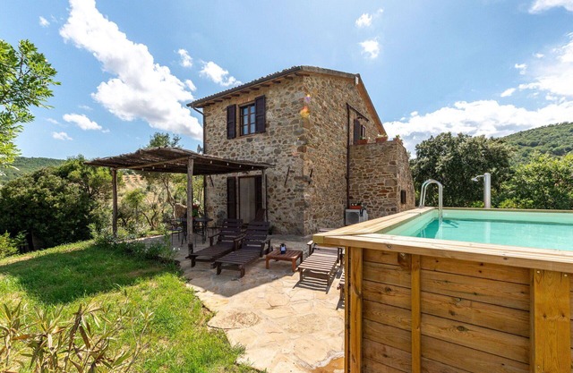 Private Villa with private pool, WIFI, A/C, TV, patio, pets allowed, panoramic view, parking