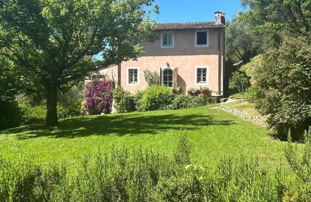 Private Villa with WIFI, TV, patio, pets allowed, panoramic view, parking, close to Viareggio