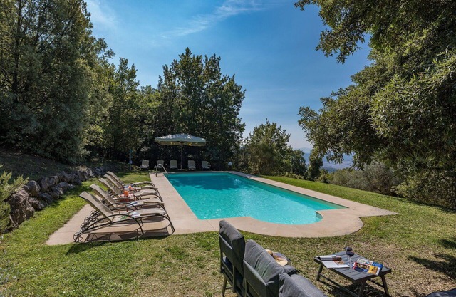 Private Villa with WIFI, private pool, TV, terrace, panoramic view, parking, close to San Gimignano