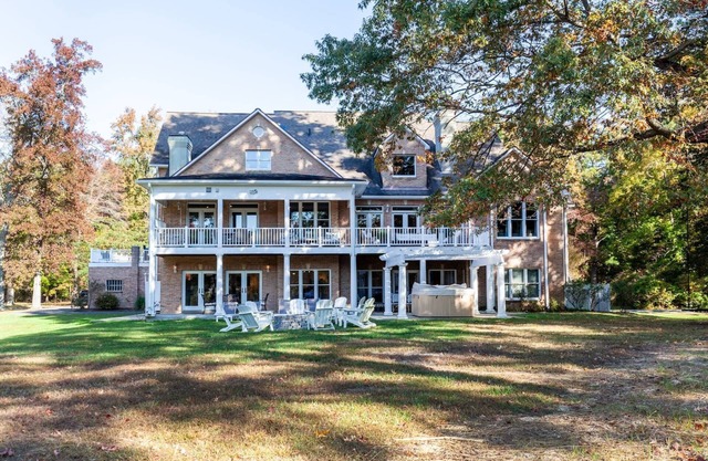 Private Waterview Estate with 4 Suites, Hot Tub, Gourmet Kitchen and Game Room