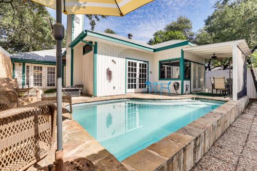 Private Yard with Pool Quiet Getaway in San Antonio