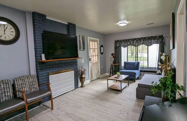 Privy Cozy Suite #3