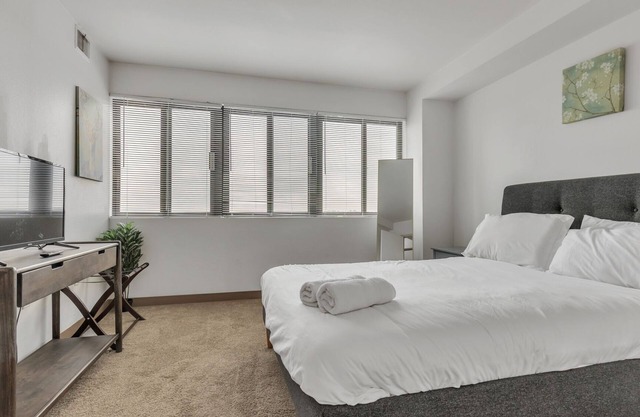 Professional 2br apartment I Near Hospitals