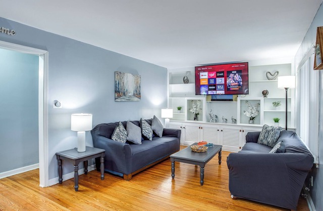 PROMO 5% WEEKLY /10% MONTHLY DISCOUNT Adorable&Cozy Home Mins from Dwtn/Airport