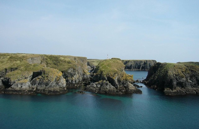 PROMO CAUSE DESISTEMENT . SMALL HOUSE OF FISHERMAN IN BEAUTIFUL ISLAND IN SEA