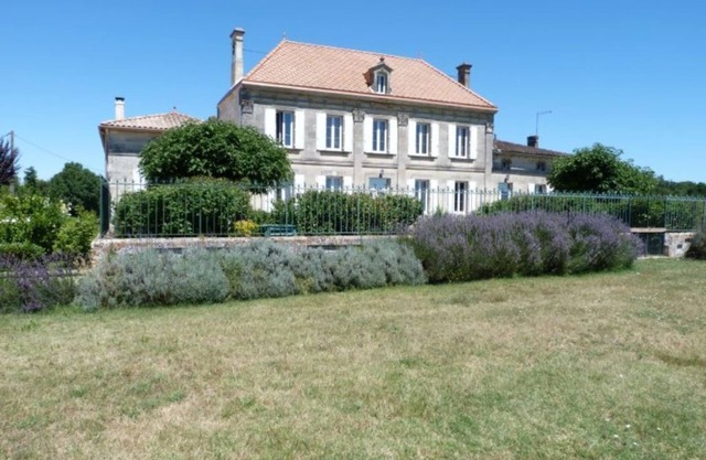 PROMO MAY JUNE - 19th century wine château in the heart of the vineyards. SWIMMINGPOOL&SPA