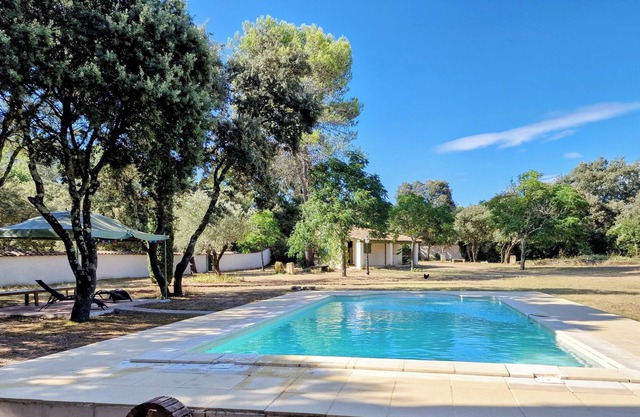 Provençal Farmhouse with Swimming Pool and Its 1-Hectare Plot of Land