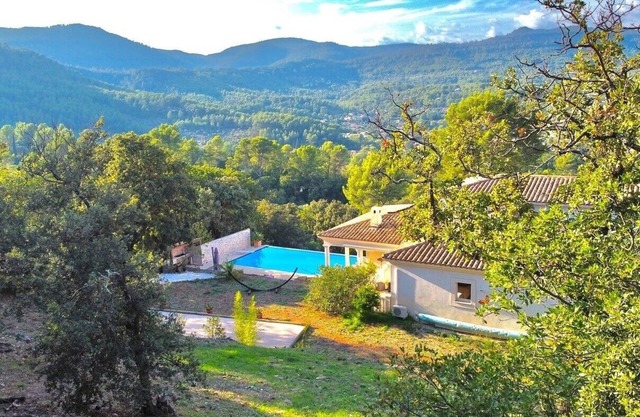 Provencal country house in absolute calm, close to Var beaches