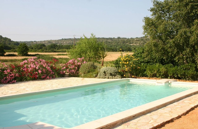Provencal farmhouse renovated with air-conditioned rooms and superb view not overlooked