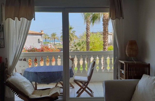 Provence modern 3 rooms seaview apartment on the beach. Air conditioned. Car park