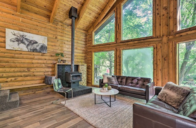 Provo Cabin w/Mountain Views, Babbling Creek