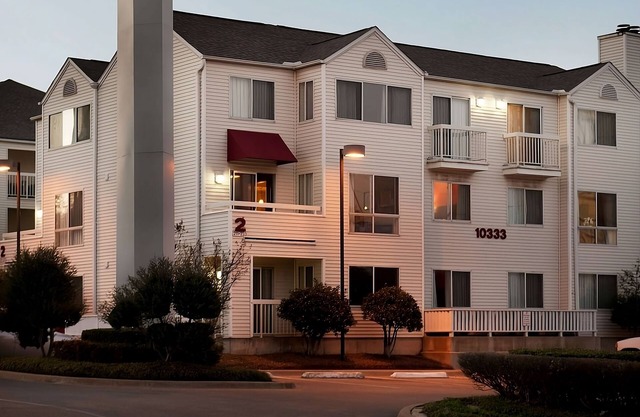 Proximity at its Best! Close to NorthPark Center! Pet-friendly, Parking, Pool!