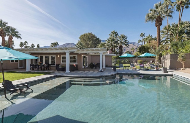 PS Retreat: Amazing Outdoor Living and Stunning Views. The Ideal PS Retreat