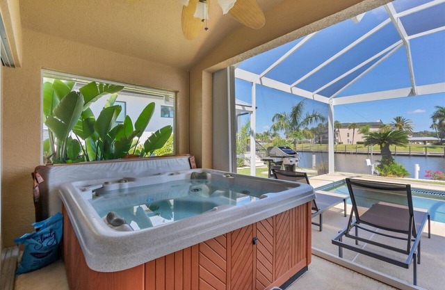 Punta Gorda Isles 2 Bedroom Pool+Hot Tub Home