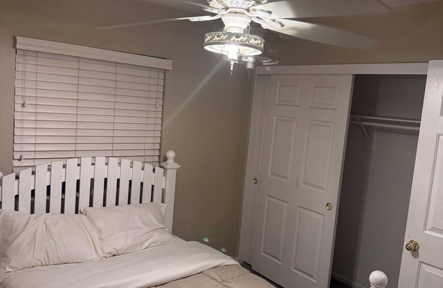 Puppy Love Furnished Pool House 3 bed 2.5 bath among Millionaire Neighborhood