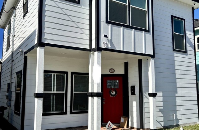 Pura Vida Home 🏡 1.2 miles from AT&T center and less then 3 miles from Downtown!