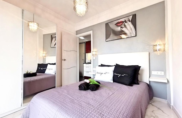 Pure BLISS Luxury Beachfront Apartment with Panoramic Sea Views, Electric BBQ, Gym Equipment and More