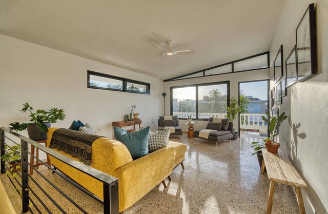 Purple Palace -Fully Renovated w/Pool & Ocean View