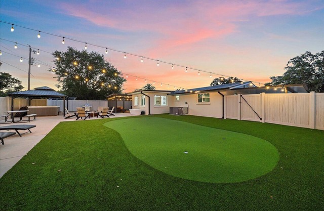 Putt 'n Plunge Paradise: 3/2 House 10 mins to Downtown & 15 mins to Lido Beach